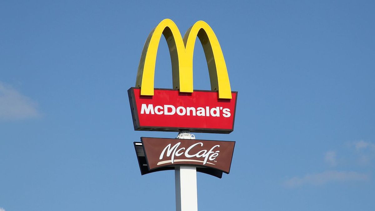 McDonald's je rasistické doupě, žalují firmu bývalí partneři